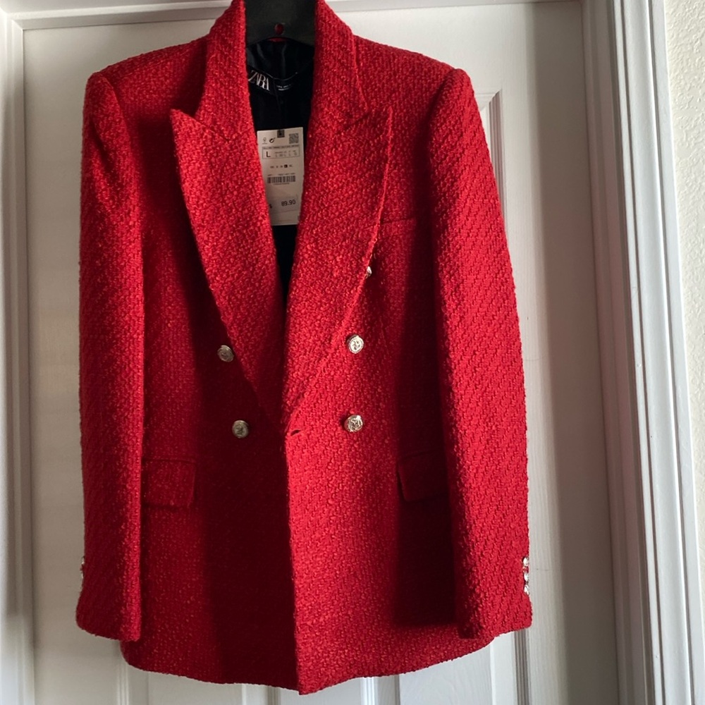 Zara Red Blazer with Tailored Fit and Professional Aesthetic
